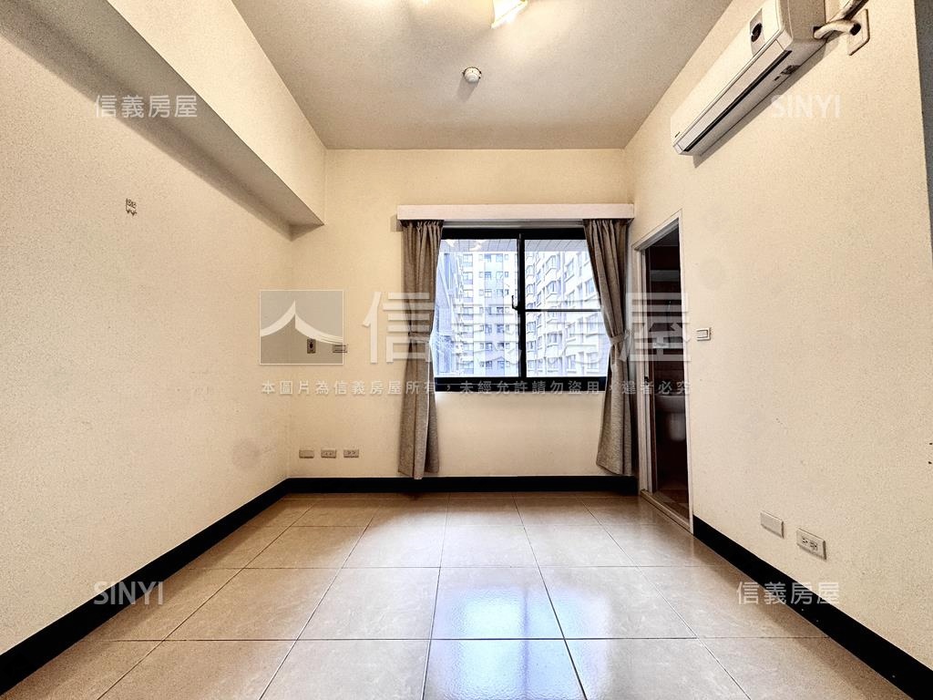 煙波行館朝外三房車位房屋室內格局與周邊環境