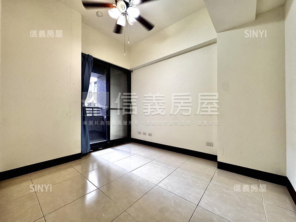 煙波行館朝外三房車位房屋室內格局與周邊環境