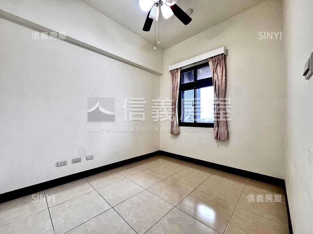 煙波行館朝外三房車位房屋室內格局與周邊環境