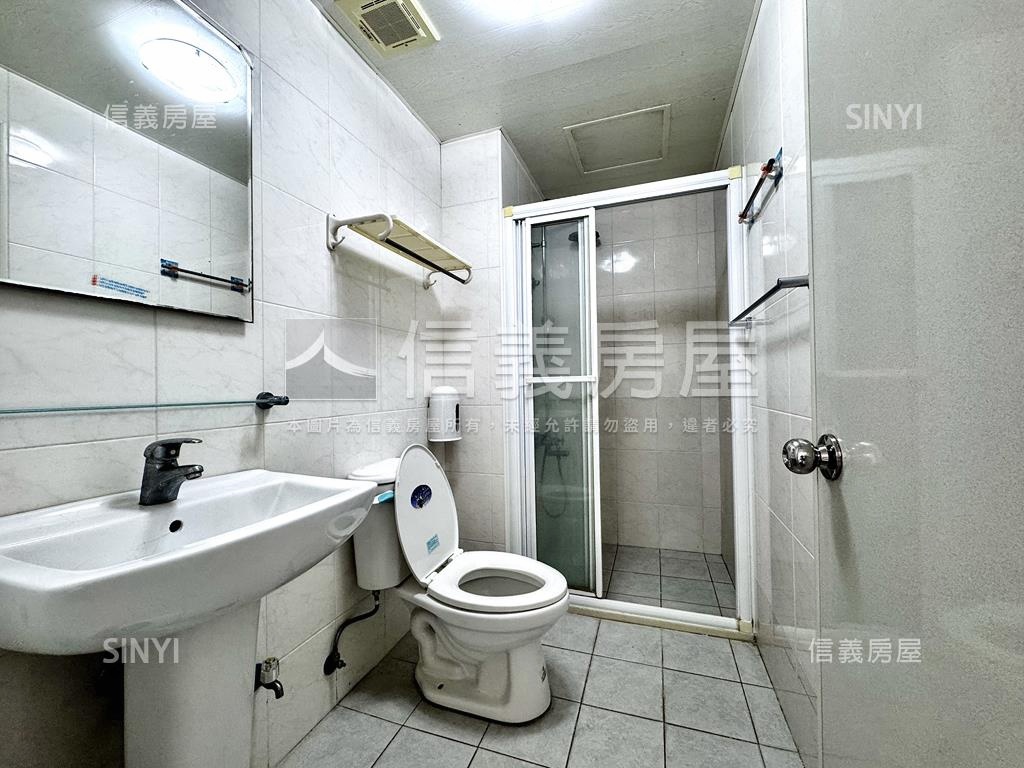 煙波行館朝外三房車位房屋室內格局與周邊環境