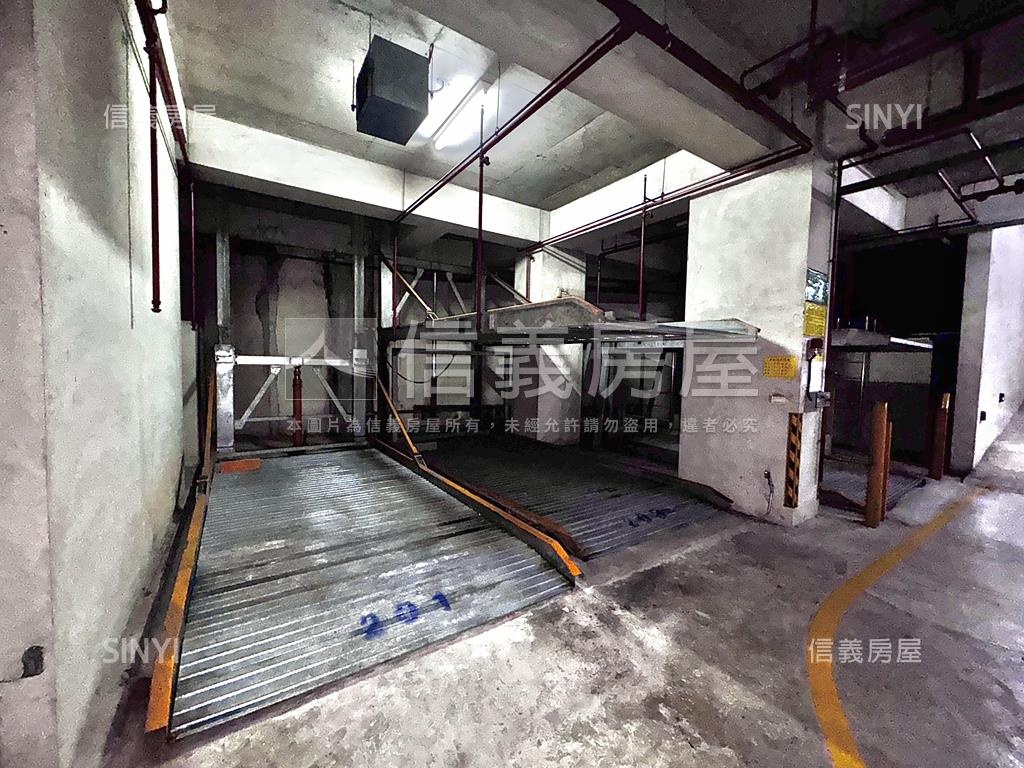 煙波行館朝外三房車位房屋室內格局與周邊環境