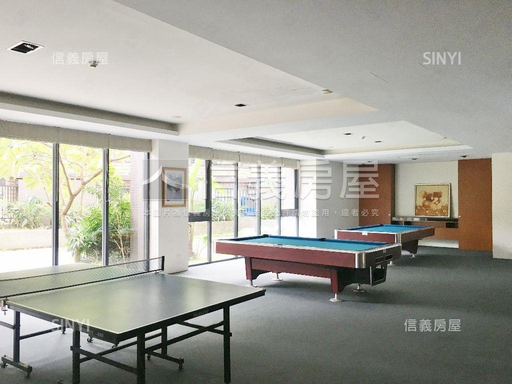 煙波行館朝外三房車位房屋室內格局與周邊環境