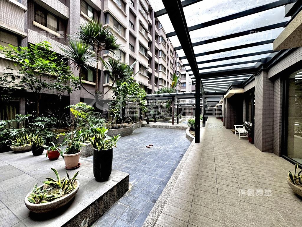 煙波行館朝外三房車位房屋室內格局與周邊環境