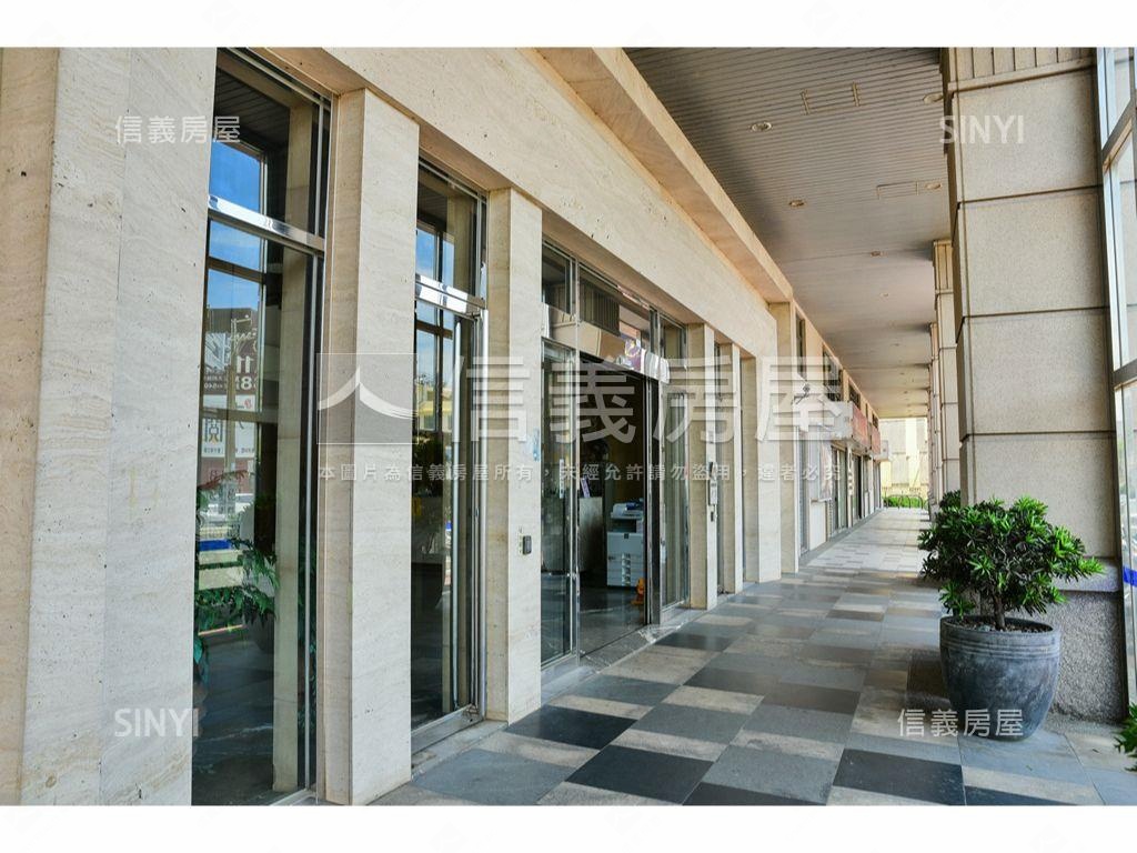 煙波行館朝外三房車位房屋室內格局與周邊環境