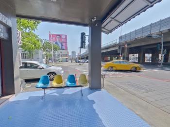 火車站旁約９米角窗店面