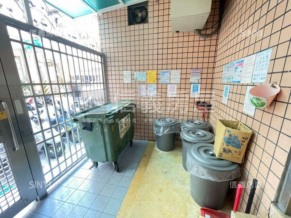 西屯工業區電梯套房附車位房屋室內格局與周邊環境