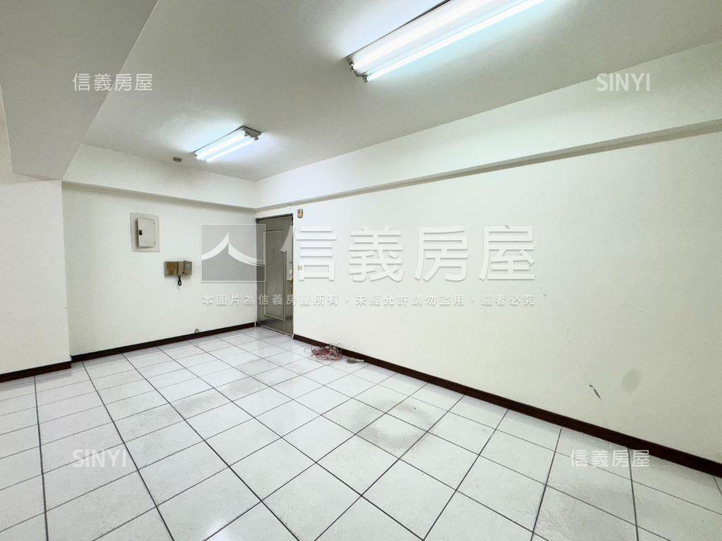 景安直直走三房車位房屋室內格局與周邊環境