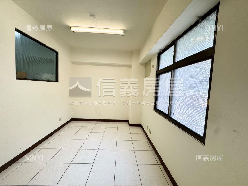 景安直直走三房車位房屋室內格局與周邊環境