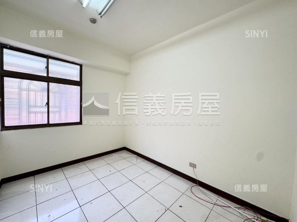 景安直直走三房車位房屋室內格局與周邊環境