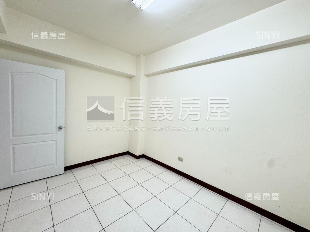 景安直直走三房車位房屋室內格局與周邊環境