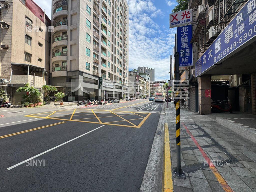 景安直直走三房車位房屋室內格局與周邊環境
