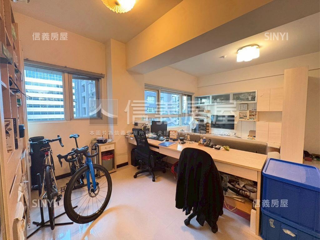 園區街稀有３房帶雙車位房屋室內格局與周邊環境