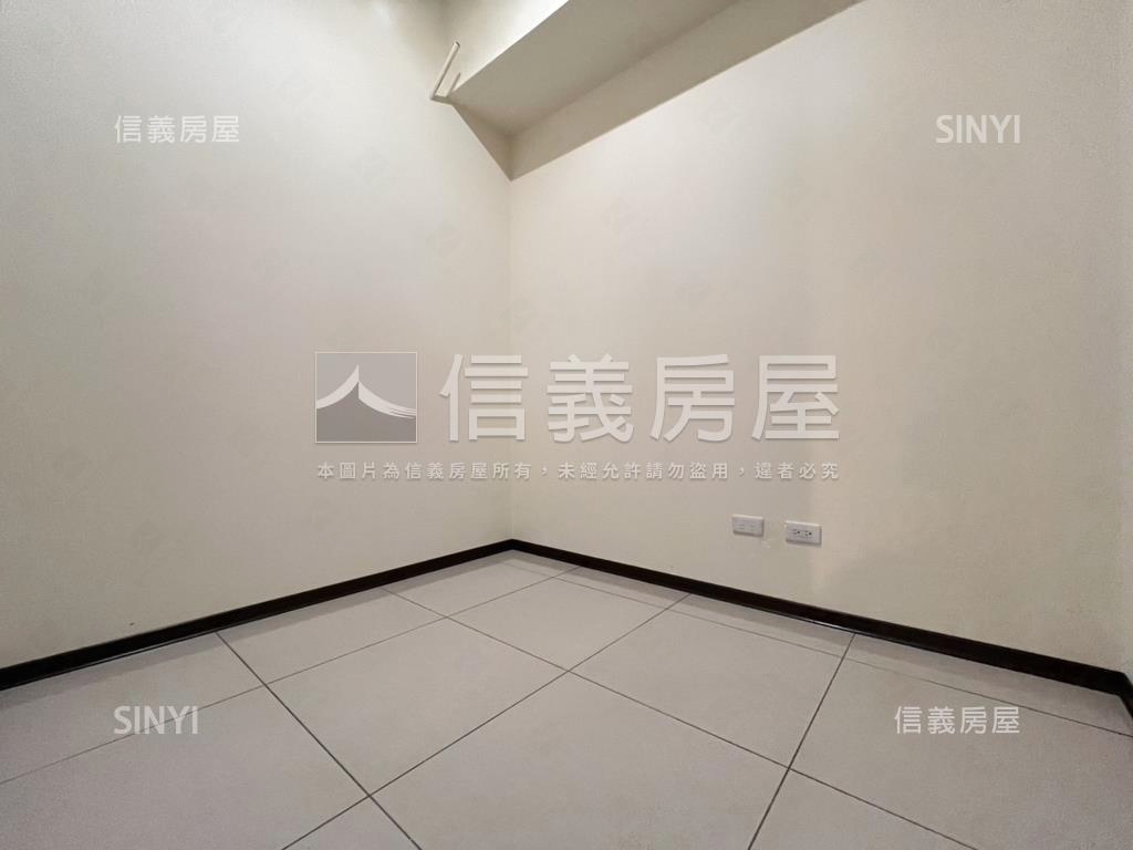 平鎮澐鋒新穎２房１室車位房屋室內格局與周邊環境