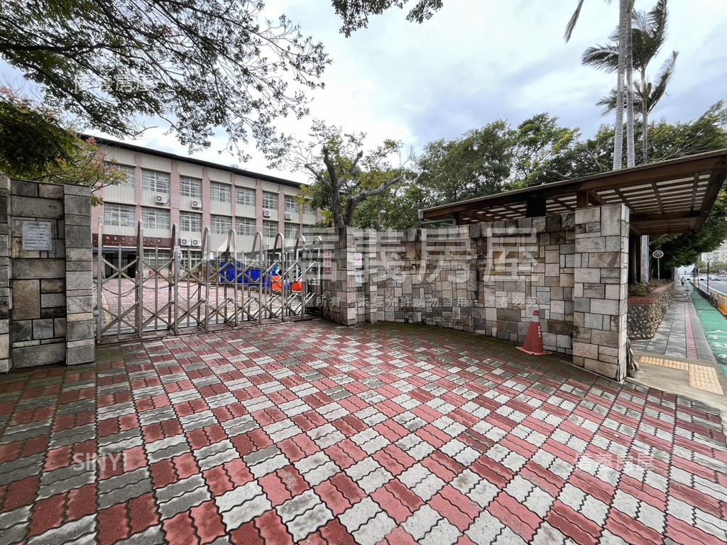 平鎮澐鋒新穎２房１室車位房屋室內格局與周邊環境