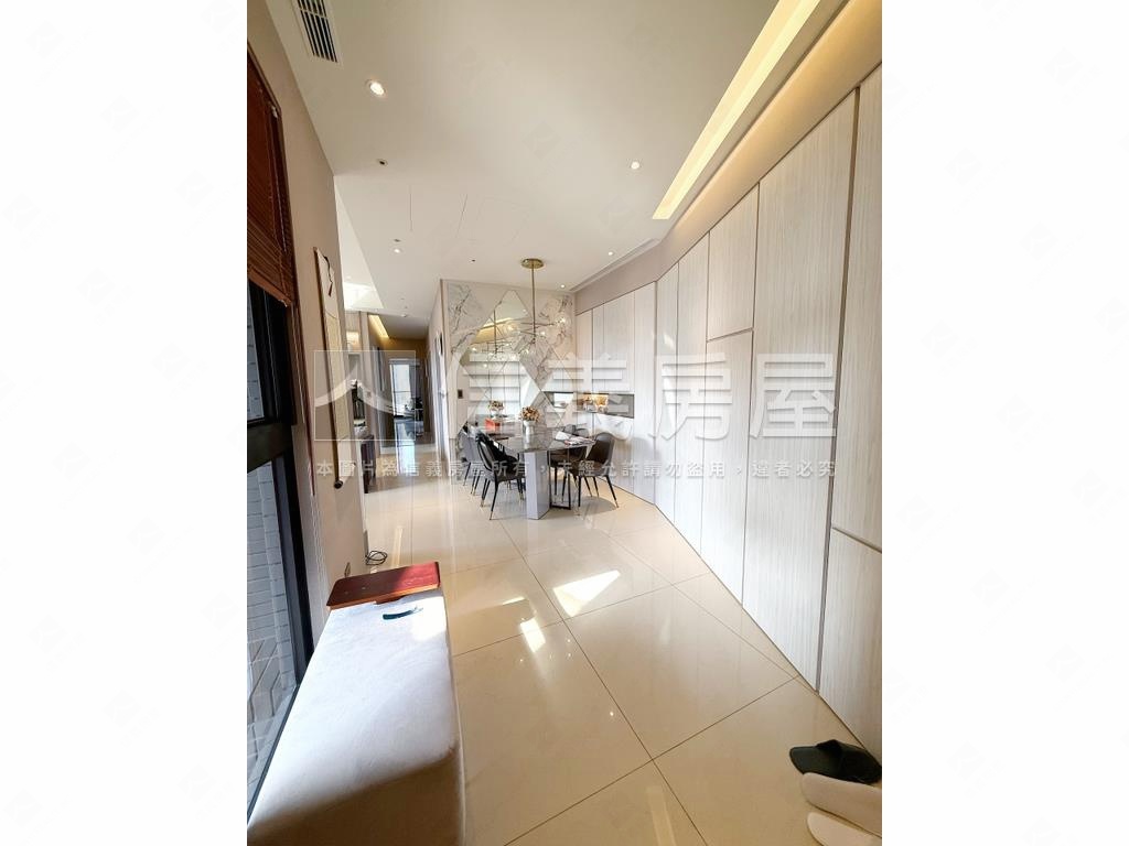 冠德蝴水映質感三房車位房屋室內格局與周邊環境