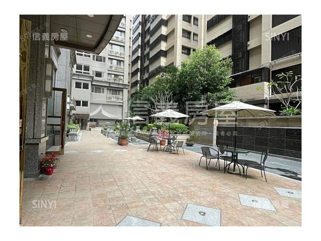 漂亮三房坡平車位房屋室內格局與周邊環境
