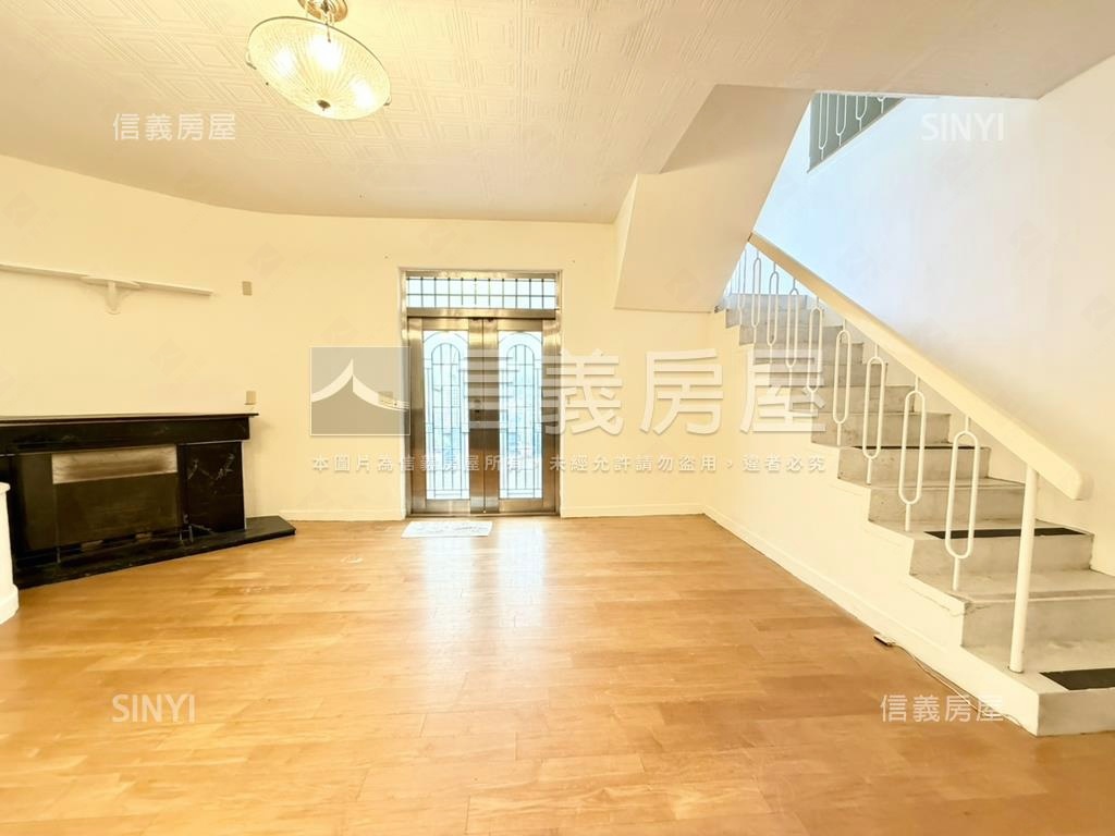 天母景觀泳池別墅房屋室內格局與周邊環境