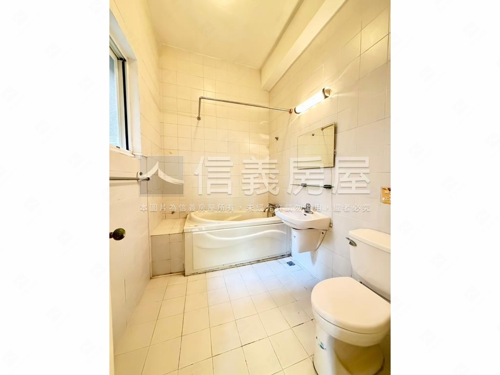 天母景觀泳池別墅房屋室內格局與周邊環境