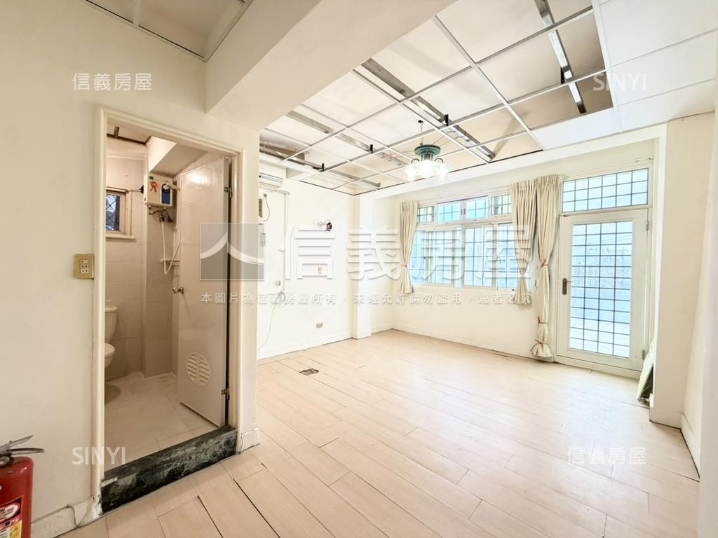 天母景觀泳池別墅房屋室內格局與周邊環境