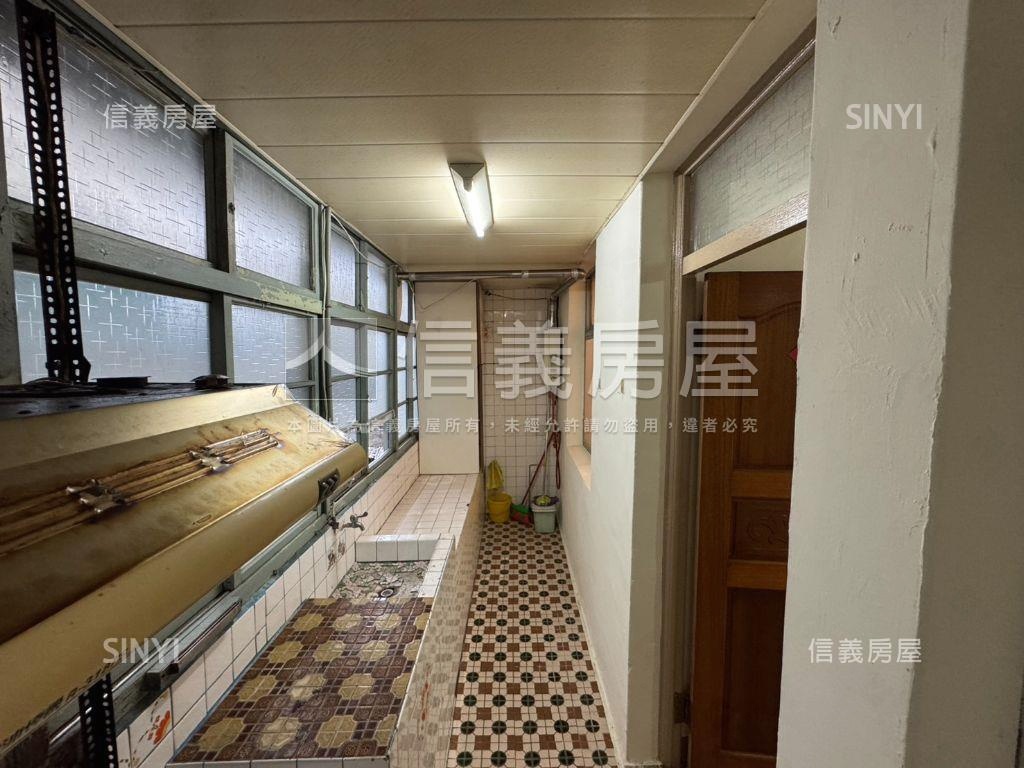 汐止車站國泰商圈邊間三房房屋室內格局與周邊環境