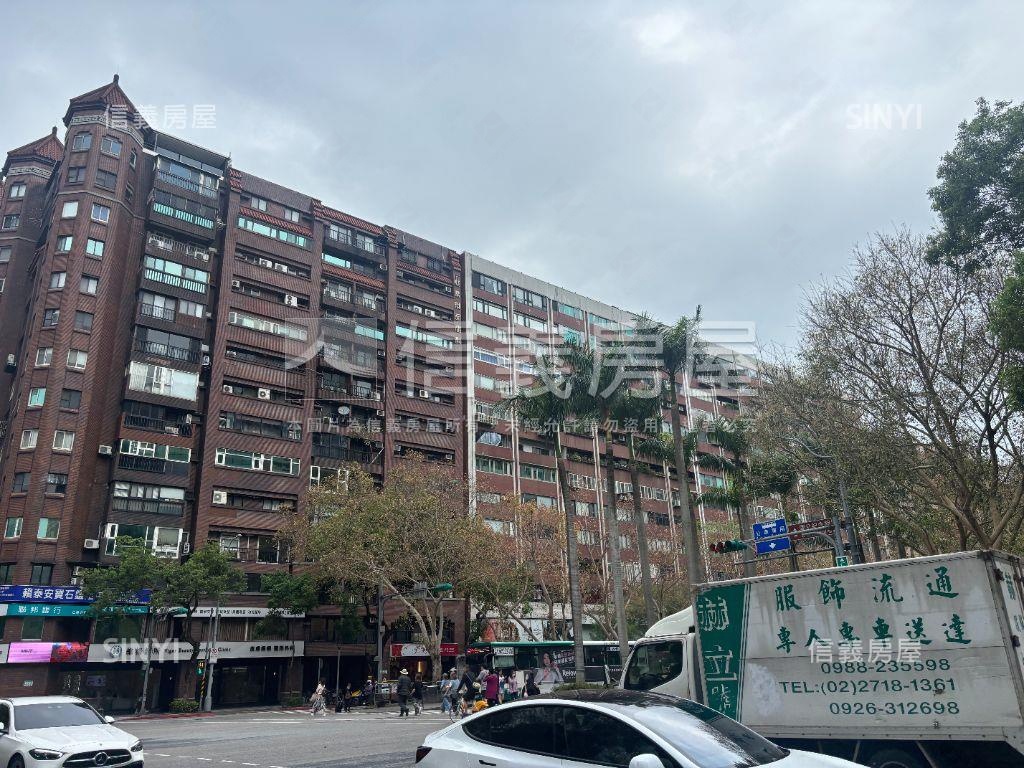 仁愛皇家林蔭平面車位房屋室內格局與周邊環境