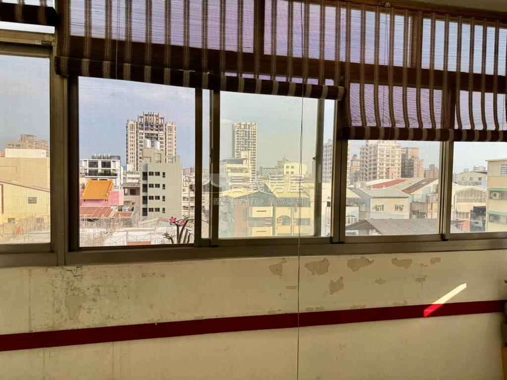 正復興路稀有商辦房屋室內格局與周邊環境