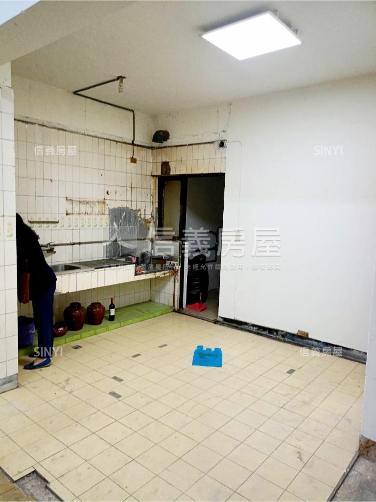 信義區低總價店辦房屋室內格局與周邊環境