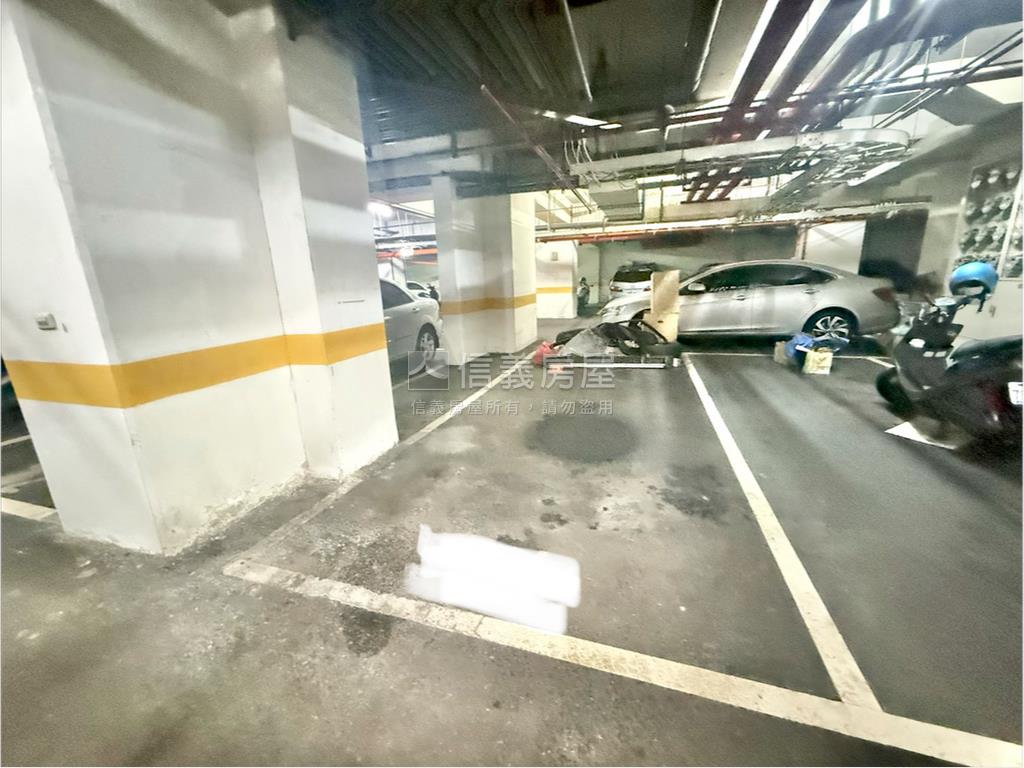 西區震後宅高樓層２房平車房屋室內格局與周邊環境