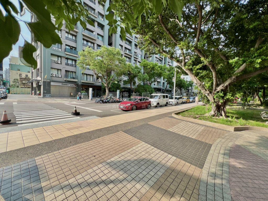 西區震後宅高樓層２房平車房屋室內格局與周邊環境