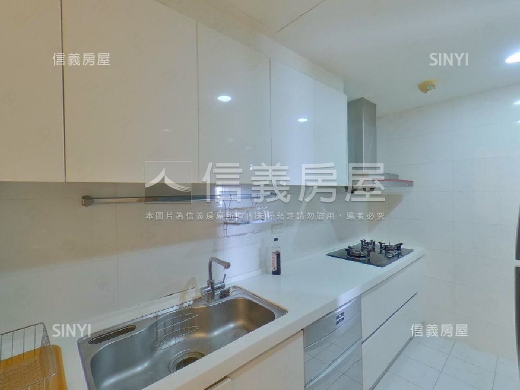 新富邑高樓美裝潢房屋室內格局與周邊環境