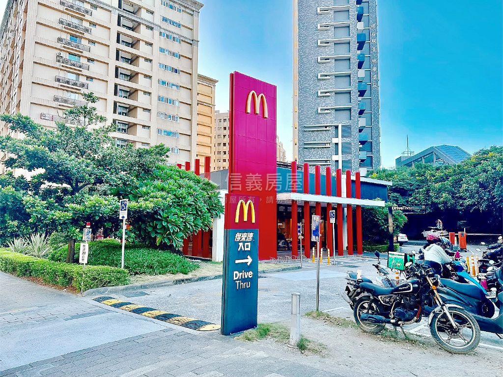 灣頂景觀三房車位房屋室內格局與周邊環境