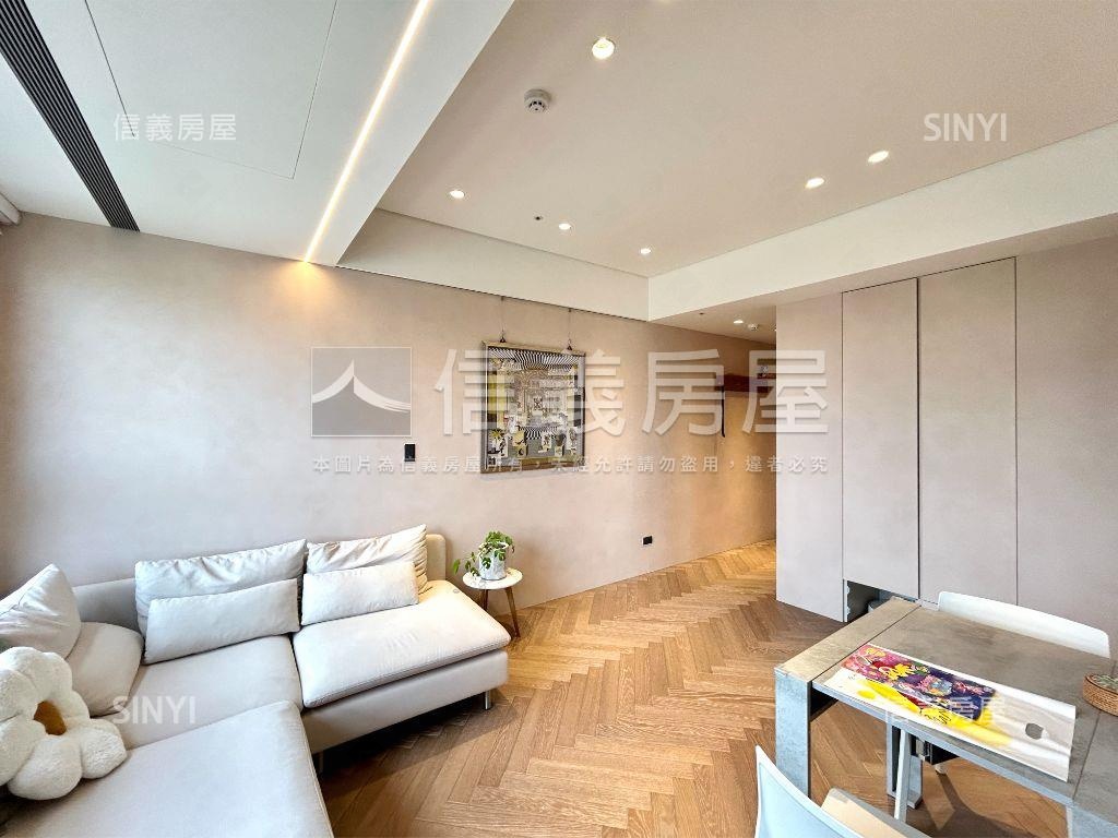 精裝阿曼ＳＲＣ層峰兩房車房屋室內格局與周邊環境
