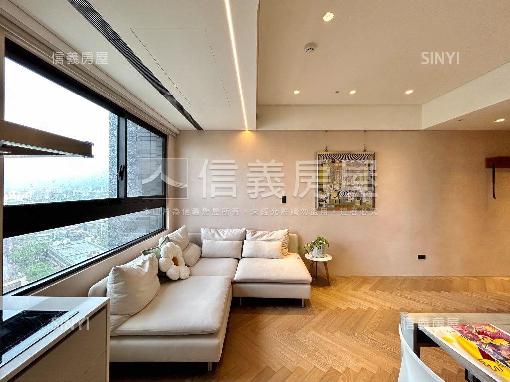 精裝阿曼ＳＲＣ層峰兩房車房屋室內格局與周邊環境