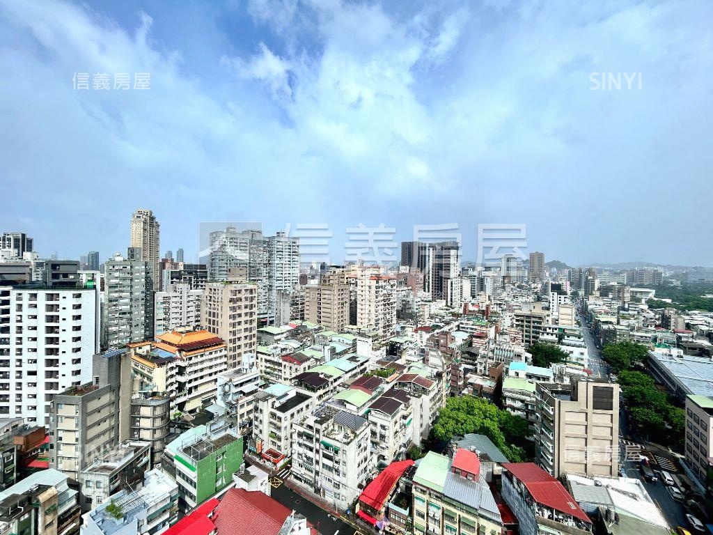精裝阿曼ＳＲＣ層峰兩房車房屋室內格局與周邊環境