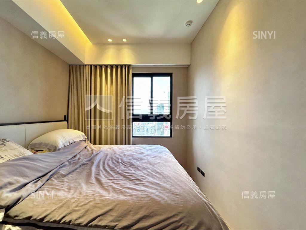 精裝阿曼ＳＲＣ層峰兩房車房屋室內格局與周邊環境