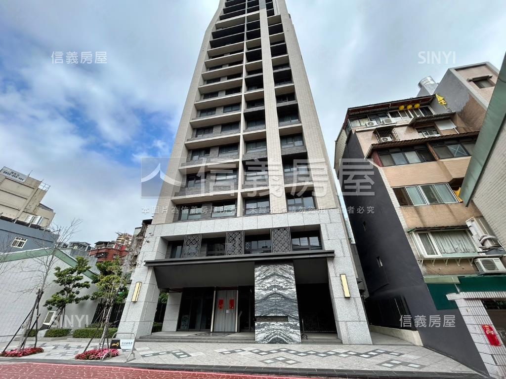 精裝阿曼ＳＲＣ層峰兩房車房屋室內格局與周邊環境