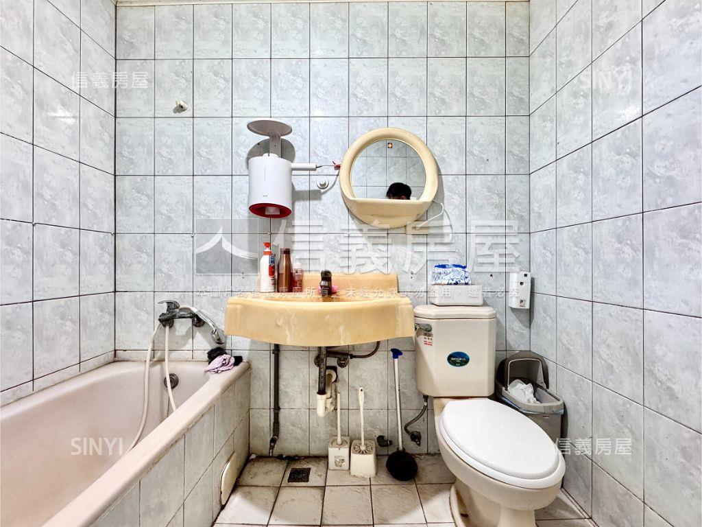 高鐵商圈正路１－３樓店面房屋室內格局與周邊環境