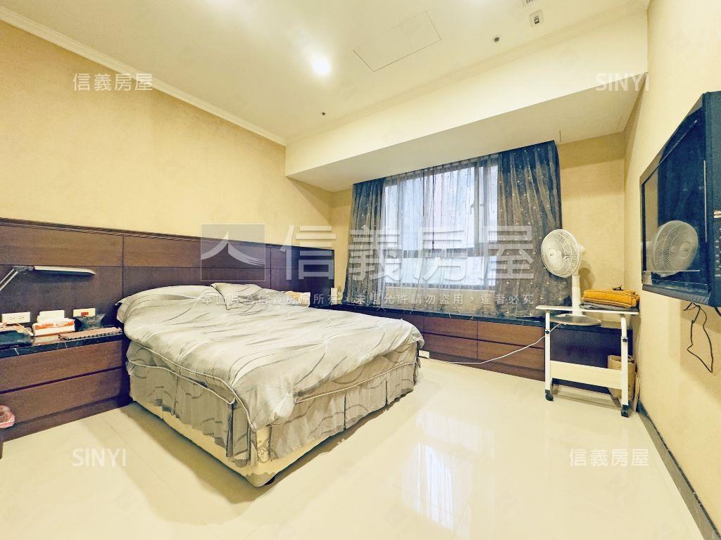 仁愛特區樹海四房車位房屋室內格局與周邊環境