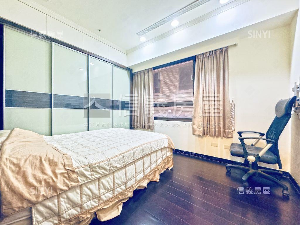 仁愛特區樹海四房車位房屋室內格局與周邊環境