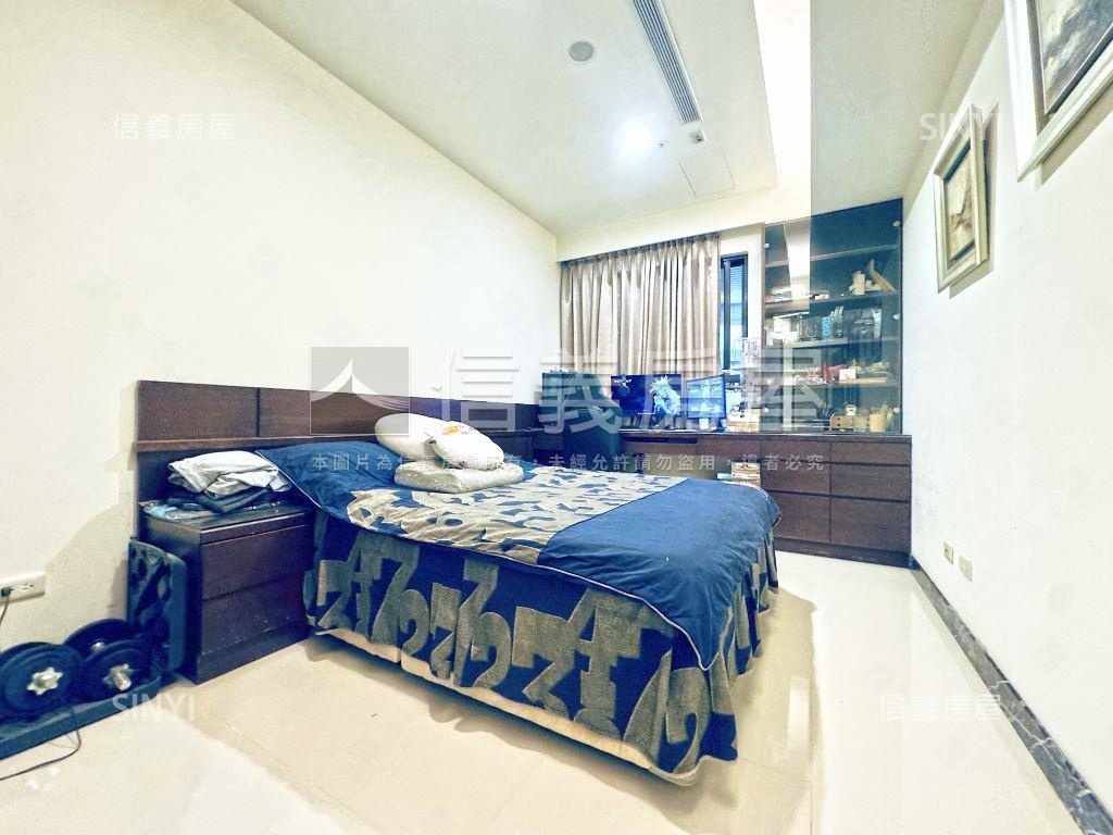 仁愛特區樹海四房車位房屋室內格局與周邊環境