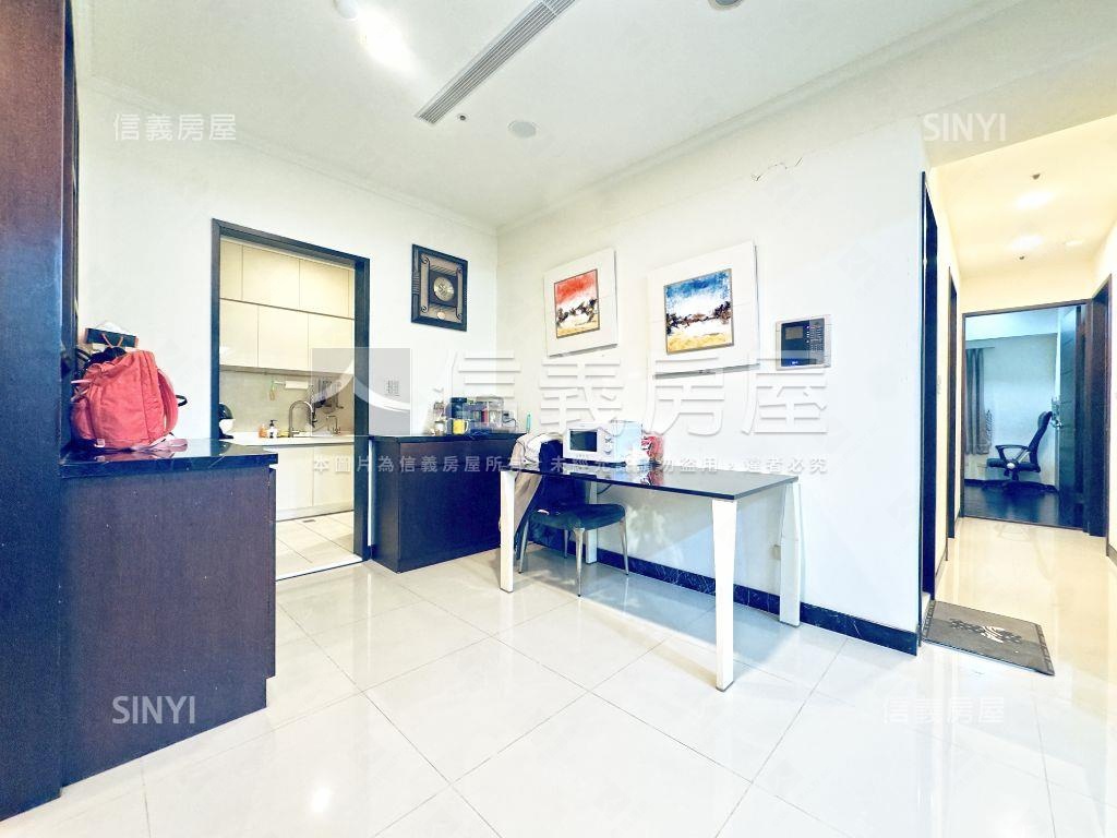 仁愛特區樹海四房車位房屋室內格局與周邊環境