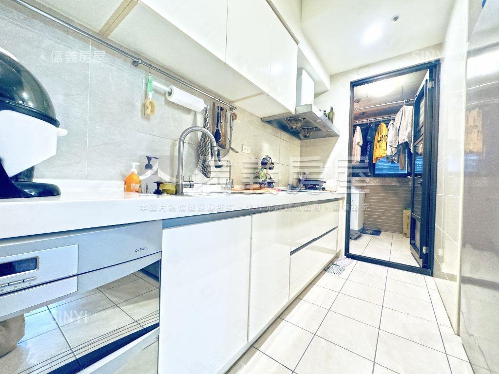 仁愛特區樹海四房車位房屋室內格局與周邊環境