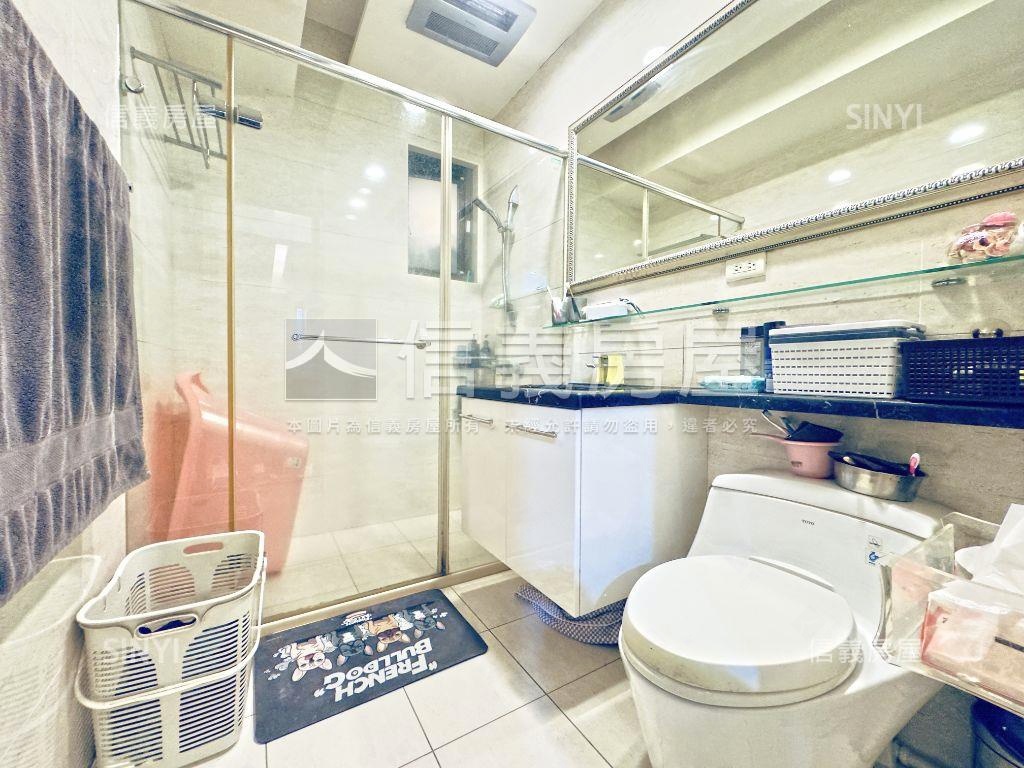 仁愛特區樹海四房車位房屋室內格局與周邊環境