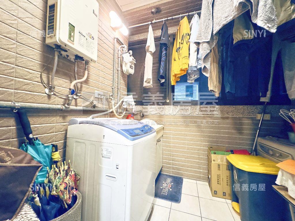 仁愛特區樹海四房車位房屋室內格局與周邊環境