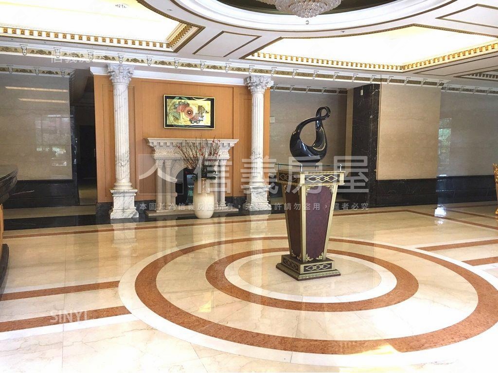 仁愛特區樹海四房車位房屋室內格局與周邊環境