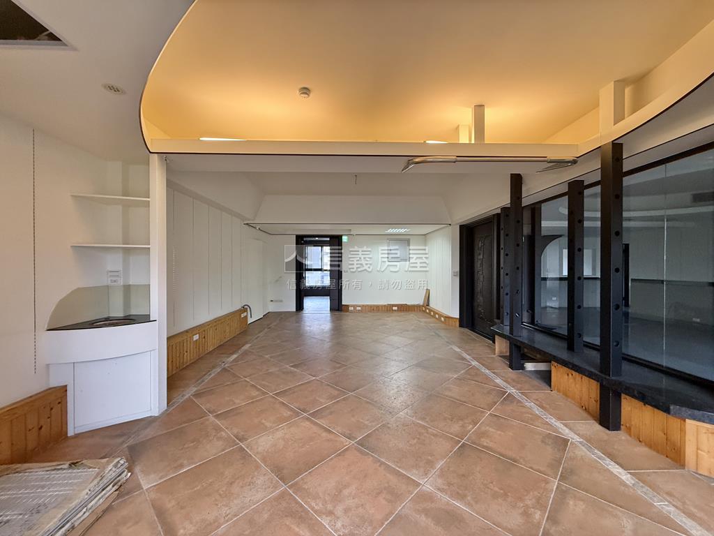 二三行館豔陽天際－創房屋室內格局與周邊環境