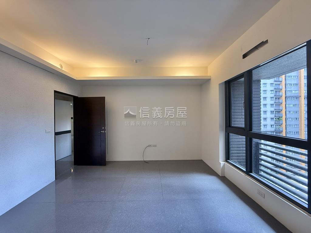 二三行館豔陽天際－創房屋室內格局與周邊環境