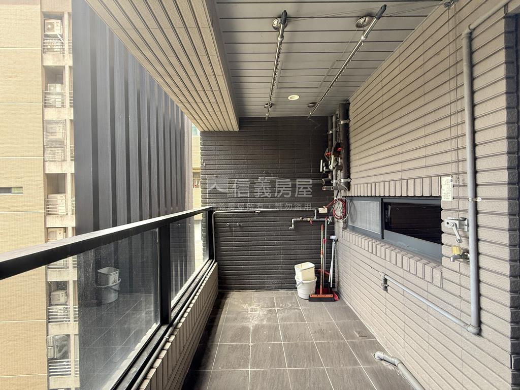 二三行館豔陽天際－創房屋室內格局與周邊環境
