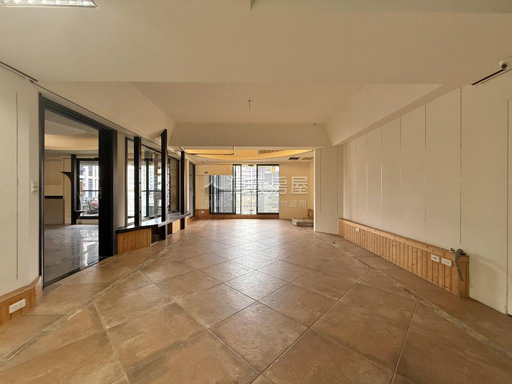 二三行館豔陽天際－創房屋室內格局與周邊環境