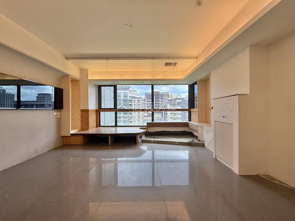 二三行館豔陽天際－創房屋室內格局與周邊環境
